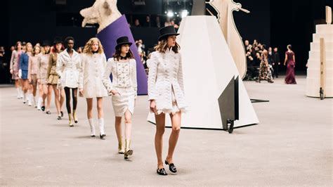 stage chez chanel couture|Chanel fashion show.